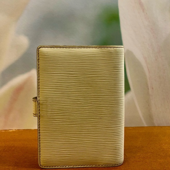 ON SALE!! Louis Vuitton Epi Small Ring Agenda - Picture 3 of 9
